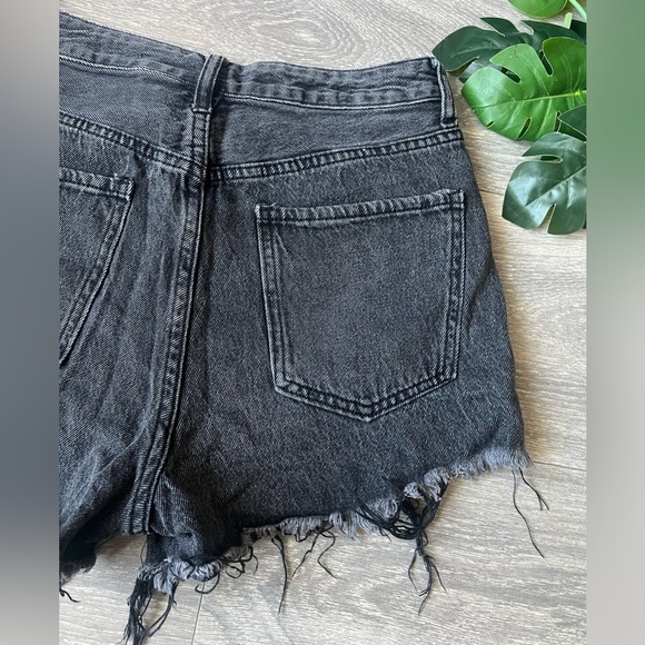 S.O.N.G. Mom Style Distressed Denim Cutoff Shorts in black. Size 5/27 - Picture 5 of 6